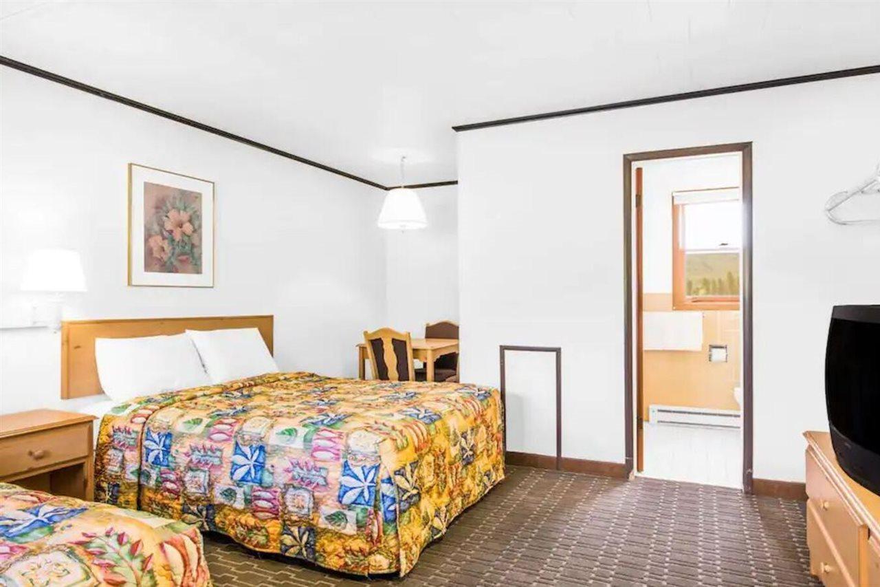Knights Inn Pine Grove Pine Grove  Buitenkant foto