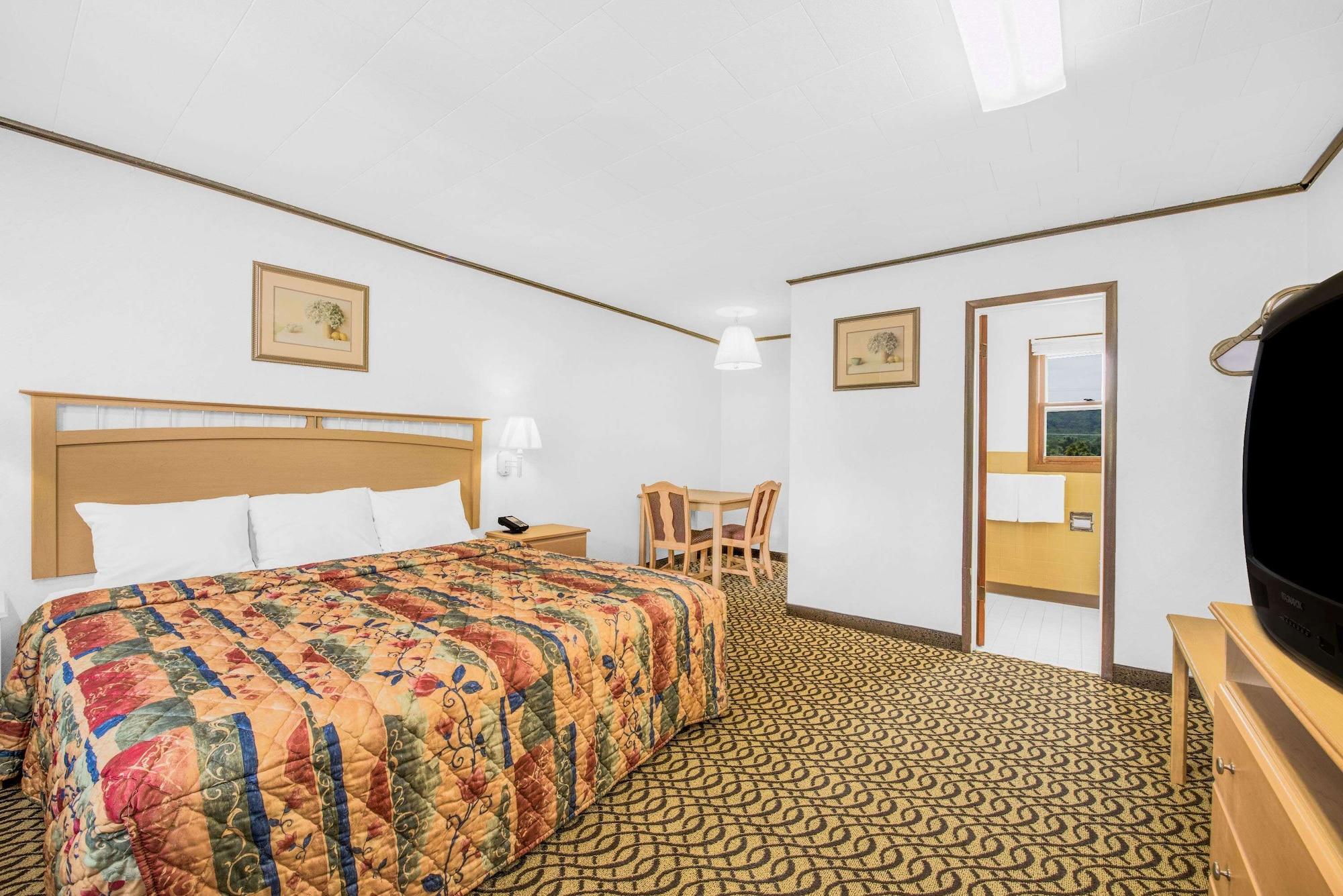 Knights Inn Pine Grove Pine Grove  Buitenkant foto