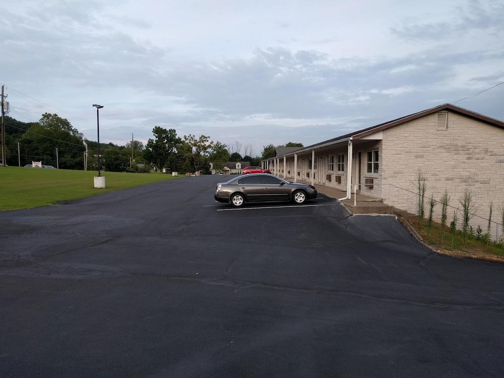Knights Inn Pine Grove Pine Grove  Buitenkant foto