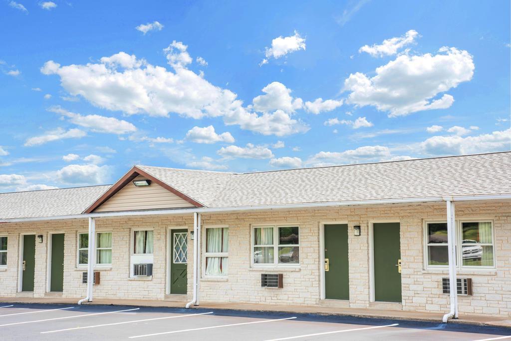 Knights Inn Pine Grove Pine Grove  Buitenkant foto