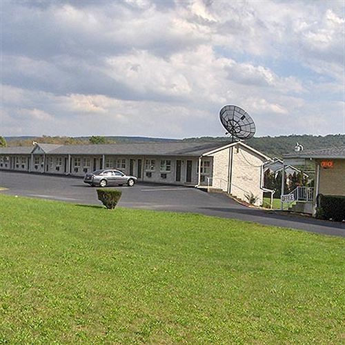 Knights Inn Pine Grove Pine Grove  Buitenkant foto